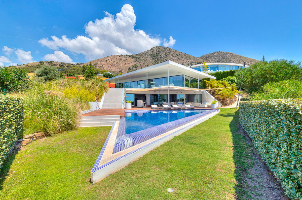 Contemporary villa with sea views at Reserva del Higueron
